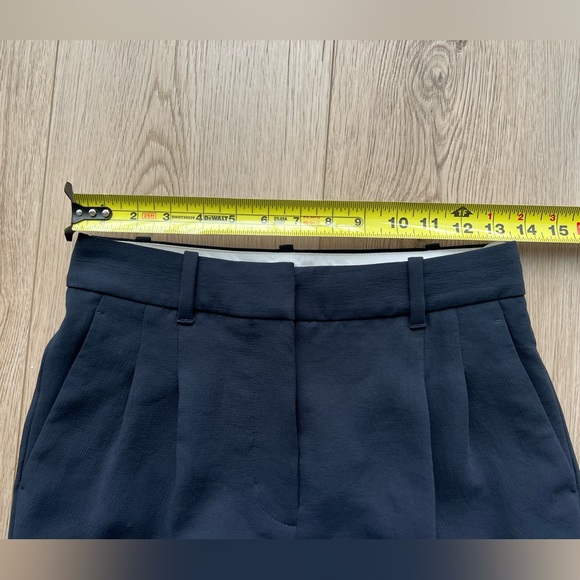 Aritzia Wilfred The Effortless Pant™ - Crepette™ Sz 2
Dark Night Navy - Picture 9 of 16